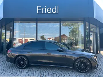 MERCEDES-BENZ E 220d AMG   HUD  SUPERSCREEN  NIGHT 20 ZOLL