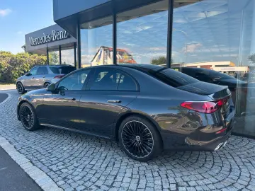 MERCEDES-BENZ E 220d AMG   HUD  SUPERSCREEN  NIGHT 20 ZOLL