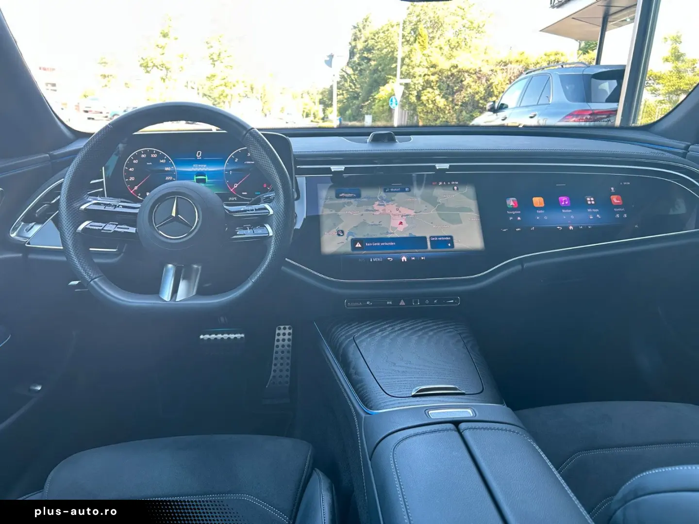 MERCEDES-BENZ E 220d AMG   HUD  SUPERSCREEN  NIGHT 20 ZOLL