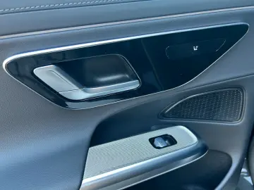 MERCEDES-BENZ E 220d AMG   HUD  SUPERSCREEN  NIGHT 20 ZOLL