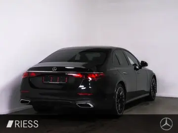 MERCEDES-BENZ E 220 d AMG Sport Night Distr Superscr…