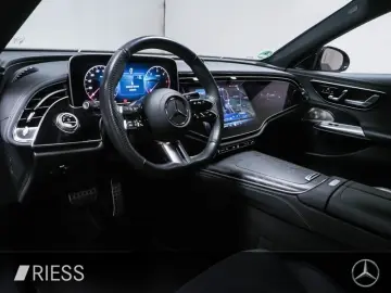 MERCEDES-BENZ E 220 d AMG Sport Night Distr Superscr…