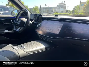 MERCEDES-BENZ E 220 d AMG Premium Night 20  Superscreen Pano
