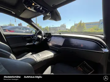 MERCEDES-BENZ E 220 d AMG Premium Night 20  Superscreen Pano