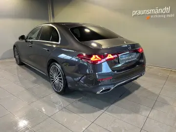 MERCEDES-BENZ E 220 d 4M AMG Distr AHK Airmat Sound …