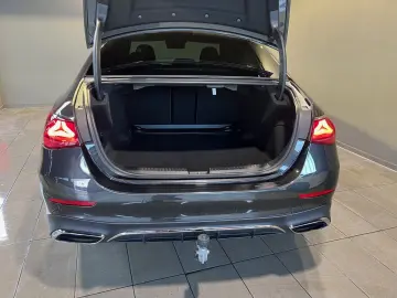 MERCEDES-BENZ E 220 d 4M AMG Distr AHK Airmat Sound …