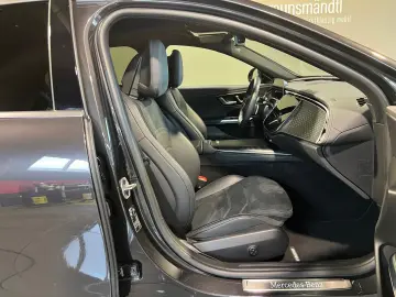 MERCEDES-BENZ E 220 d 4M AMG Distr AHK Airmat Sound …