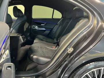 MERCEDES-BENZ E 220 d 4M AMG Distr AHK Airmat Sound …
