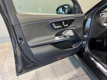MERCEDES-BENZ E 220 d 4M AMG Distr AHK Airmat Sound …