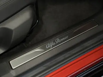 ALFA ROMEO Junior Ibrida 1.2 VGT 48V-Hybrid  1.Hand  MwSt