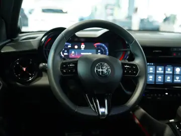 ALFA ROMEO Junior Ibrida 1.2 VGT 48V-Hybrid  1.Hand  MwSt