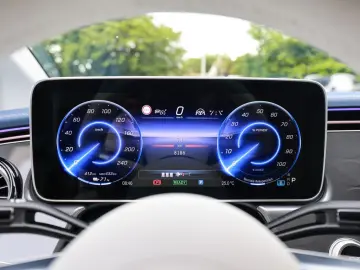 MERCEDES-BENZ EQE 350 4M AMG Sport Edition NIGHT AHK…