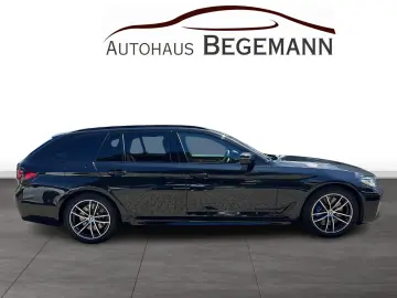 BMW 530 dA Touring xDrive M Sport AHK Pano Laser HUD