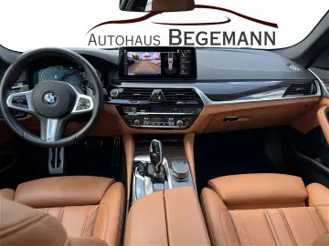 BMW 530 dA Touring xDrive M Sport AHK Pano Laser HUD