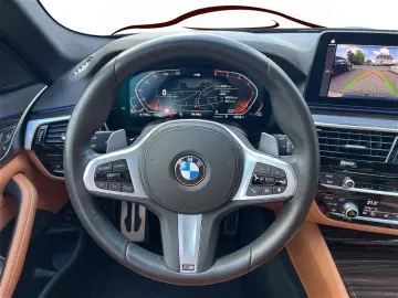 BMW 530 dA Touring xDrive M Sport AHK Pano Laser HUD
