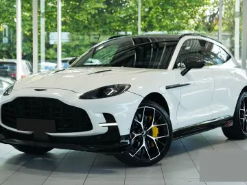 Aston Martin DBX 707 4.0 V8 Carbon   Finanțare Leasing