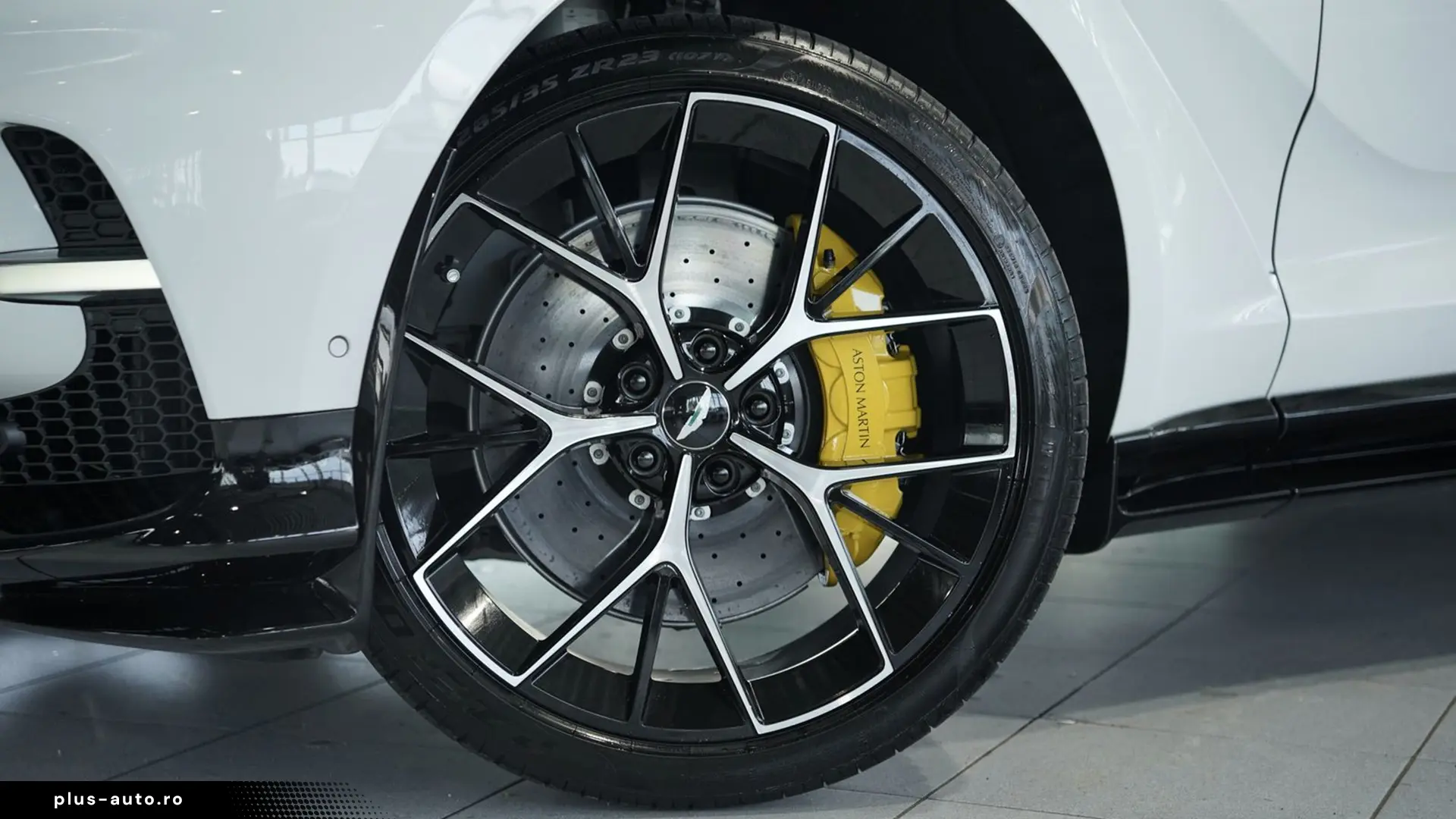 Aston Martin DBX 707 4.0 V8 Carbon   Finanțare Leasing