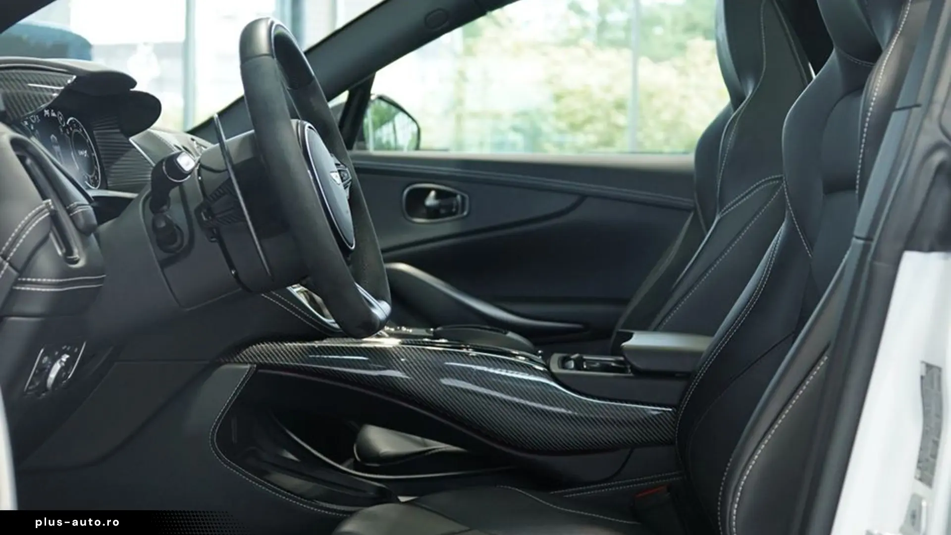 Aston Martin DBX 707 4.0 V8 Carbon   Finanțare Leasing