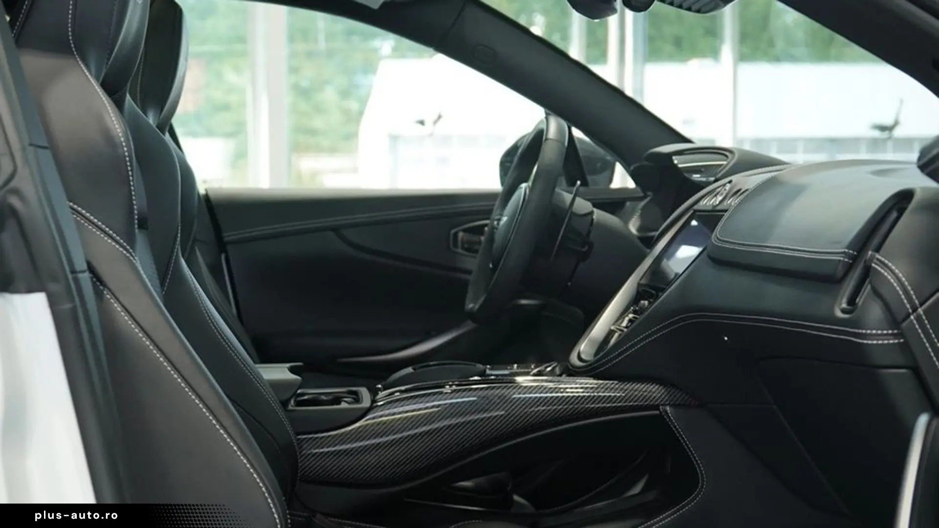 Aston Martin DBX 707 4.0 V8 Carbon   Finanțare Leasing