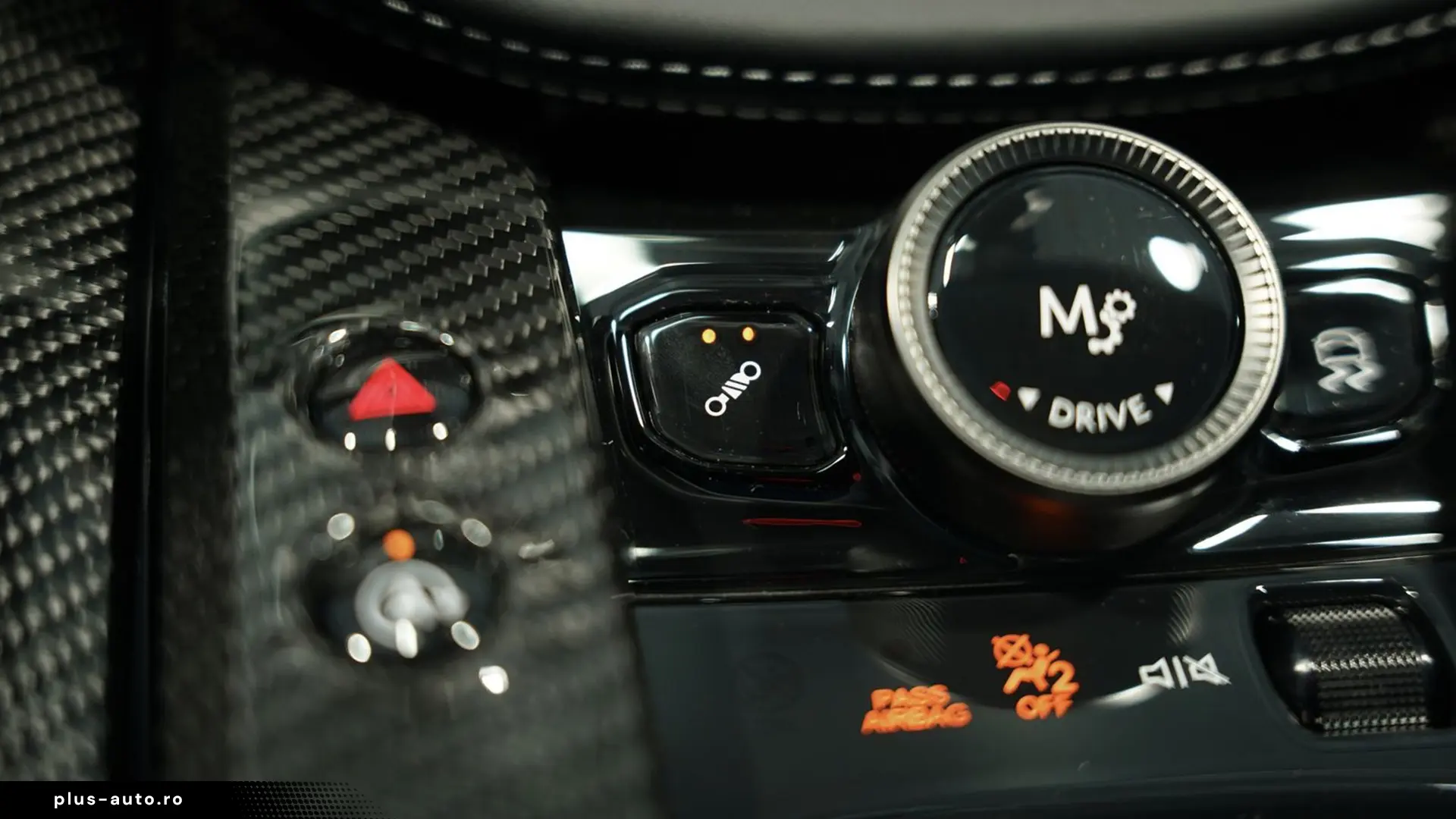 Aston Martin DBX 707 4.0 V8 Carbon   Finanțare Leasing