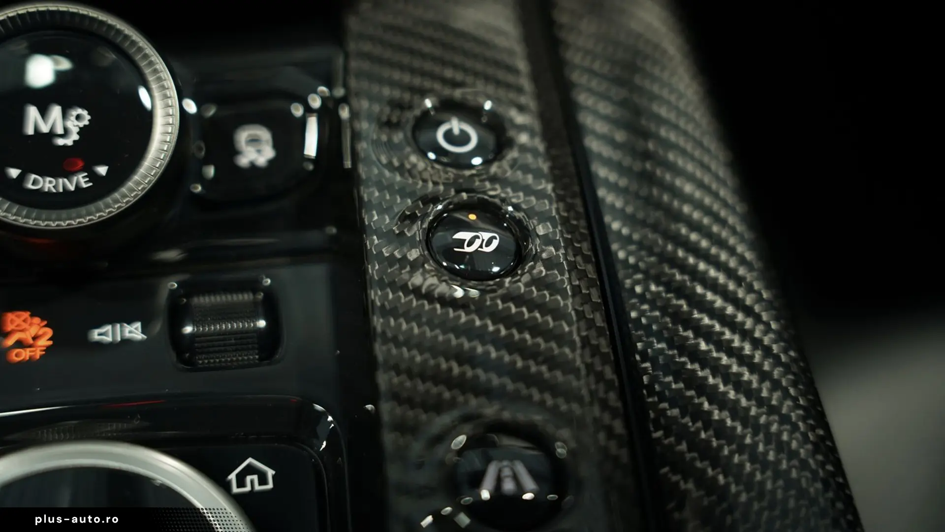 Aston Martin DBX 707 4.0 V8 Carbon   Finanțare Leasing