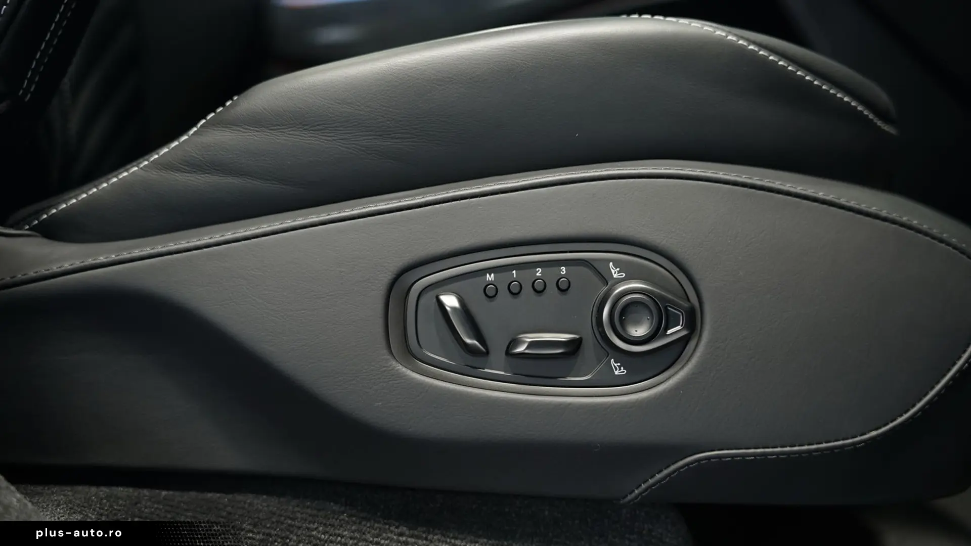 Aston Martin DBX 707 4.0 V8 Carbon   Finanțare Leasing