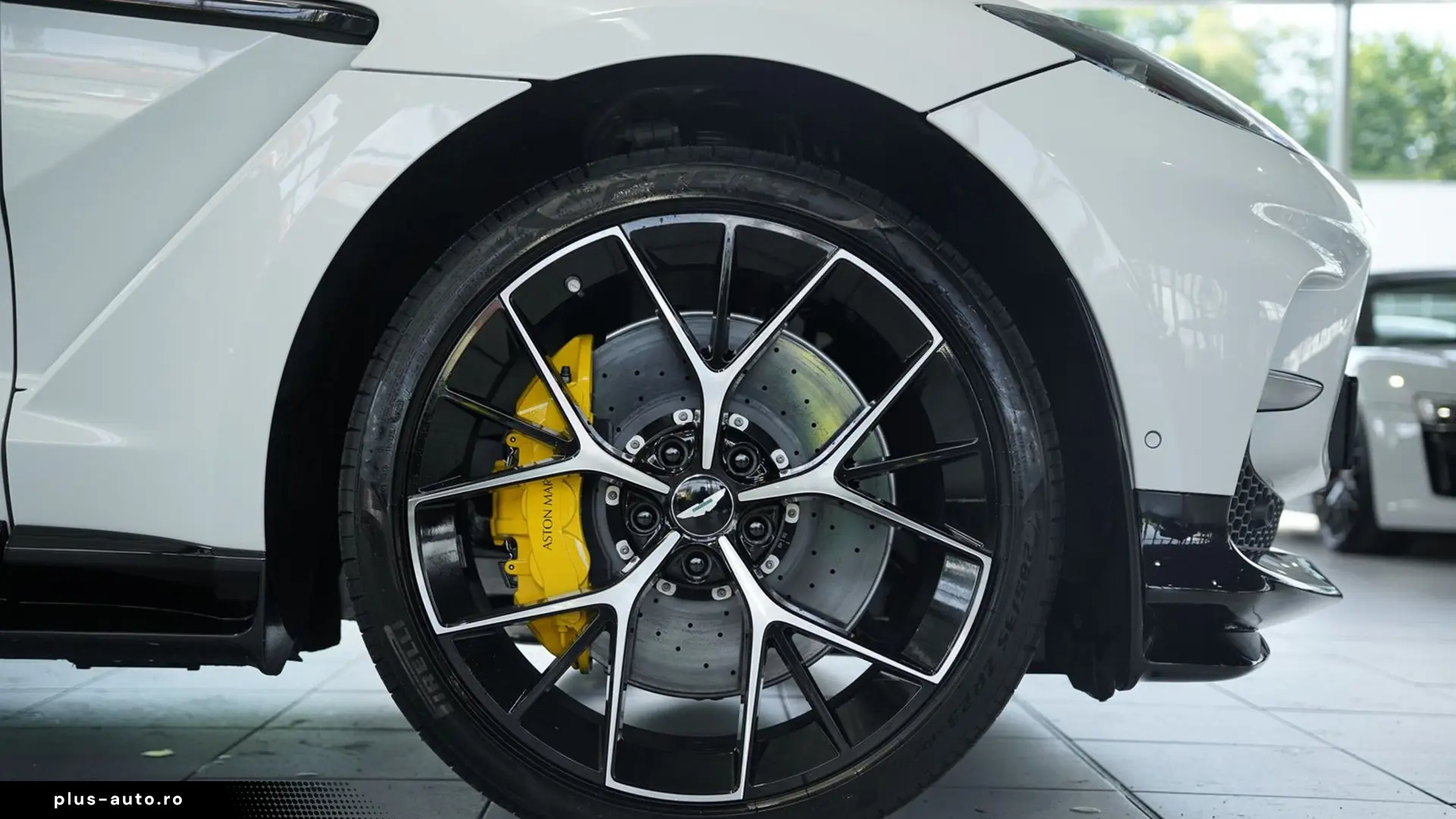 Aston Martin DBX 707 4.0 V8 Carbon   Finanțare Leasing