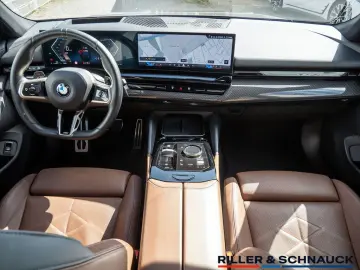 BMW 520d xDrive M-Sport STANDHZ PANO H K LEDER ACC H