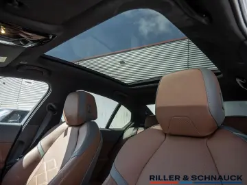 BMW 520d xDrive M-Sport STANDHZ PANO H K LEDER ACC H