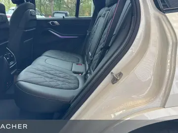 BMW X5 xDrive40i M-Sport PRO Navi Pano AHK Sitzbelü
