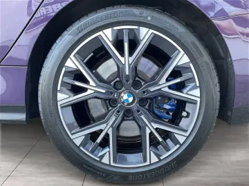 BMW M235 xDrive Gran Coupé BMW Niere Iconic Glow-Ada