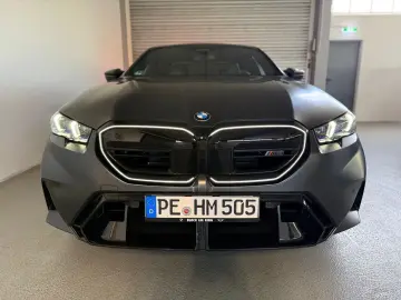 BMW M5 Limousine-ICONIC GLOW-PANORAMA