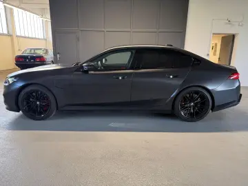 BMW M5 Limousine-ICONIC GLOW-PANORAMA