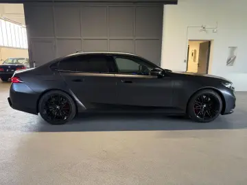 BMW M5 Limousine-ICONIC GLOW-PANORAMA