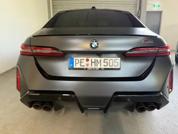 BMW M5 Limousine-ICONIC GLOW-PANORAMA