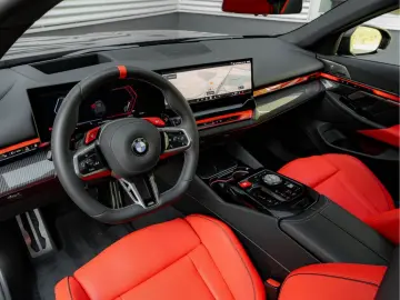 BMW M5 5-serie Touring - Pano - Bowers & Wilkins - A