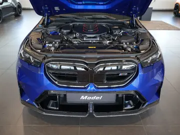 BMW M5 Touring   Ultimate   Pano   Keramik   305km h