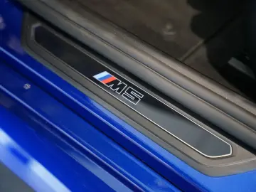 BMW M5 Touring   Ultimate   Pano   Keramik   305km h