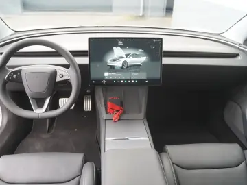 TESLA Model 3 Performance  Highland Mwst.