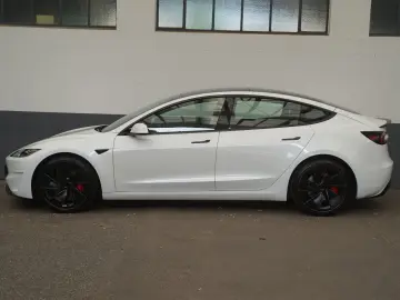 TESLA Model 3 Performance  Highland Mwst.