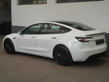 TESLA Model 3 Performance  Highland Mwst.