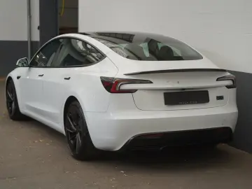 TESLA Model 3 Performance  Highland Mwst.