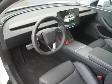 TESLA Model 3 Performance  Highland Mwst.