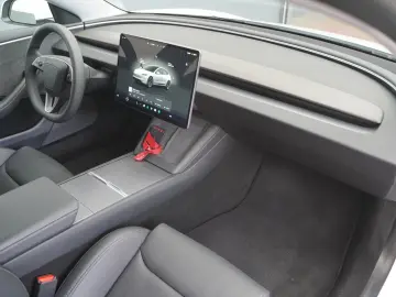TESLA Model 3 Performance  Highland Mwst.