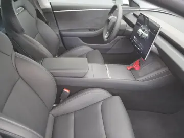 TESLA Model 3 Performance  Highland Mwst.