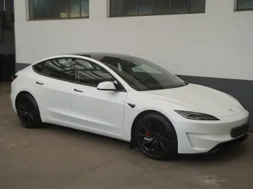 TESLA Model 3 Performance  Highland Mwst.