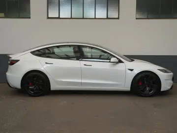 TESLA Model 3 Performance  Highland Mwst.