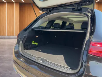 MERCEDES-BENZ GLC 200 AMG Premium PanoD KeyG 360 Dig…