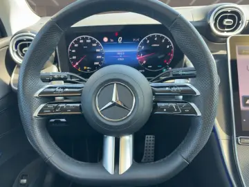 MERCEDES-BENZ GLC 200 AMG Premium PanoD KeyG 360 Dig…