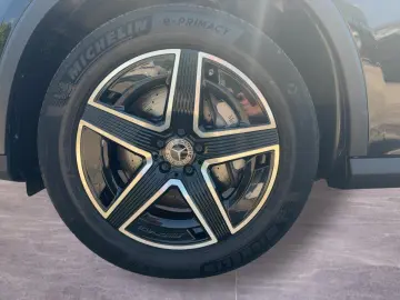 MERCEDES-BENZ GLC 200 AMG Premium PanoD KeyG 360 Dig…